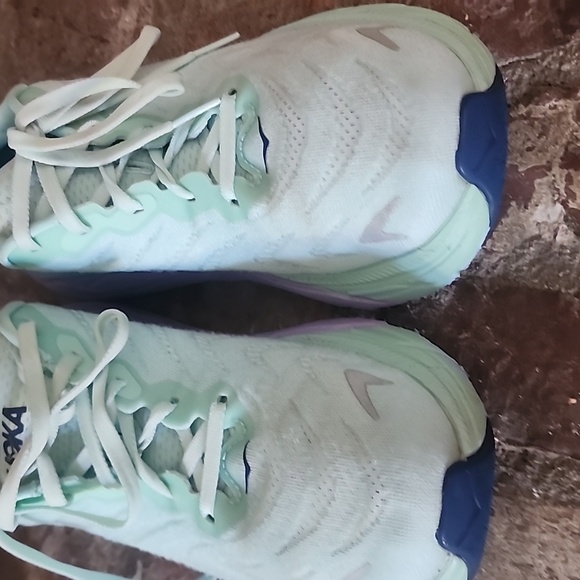 Hoka Arahi 6 Pastel Mint and Lavender Running Shoes - Picture 5 of 15